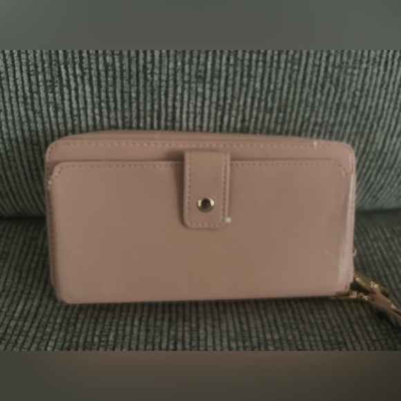 Elegant Pink Quilted Badgley Mischa Wristlet NWT ! - Picture 2 of 6